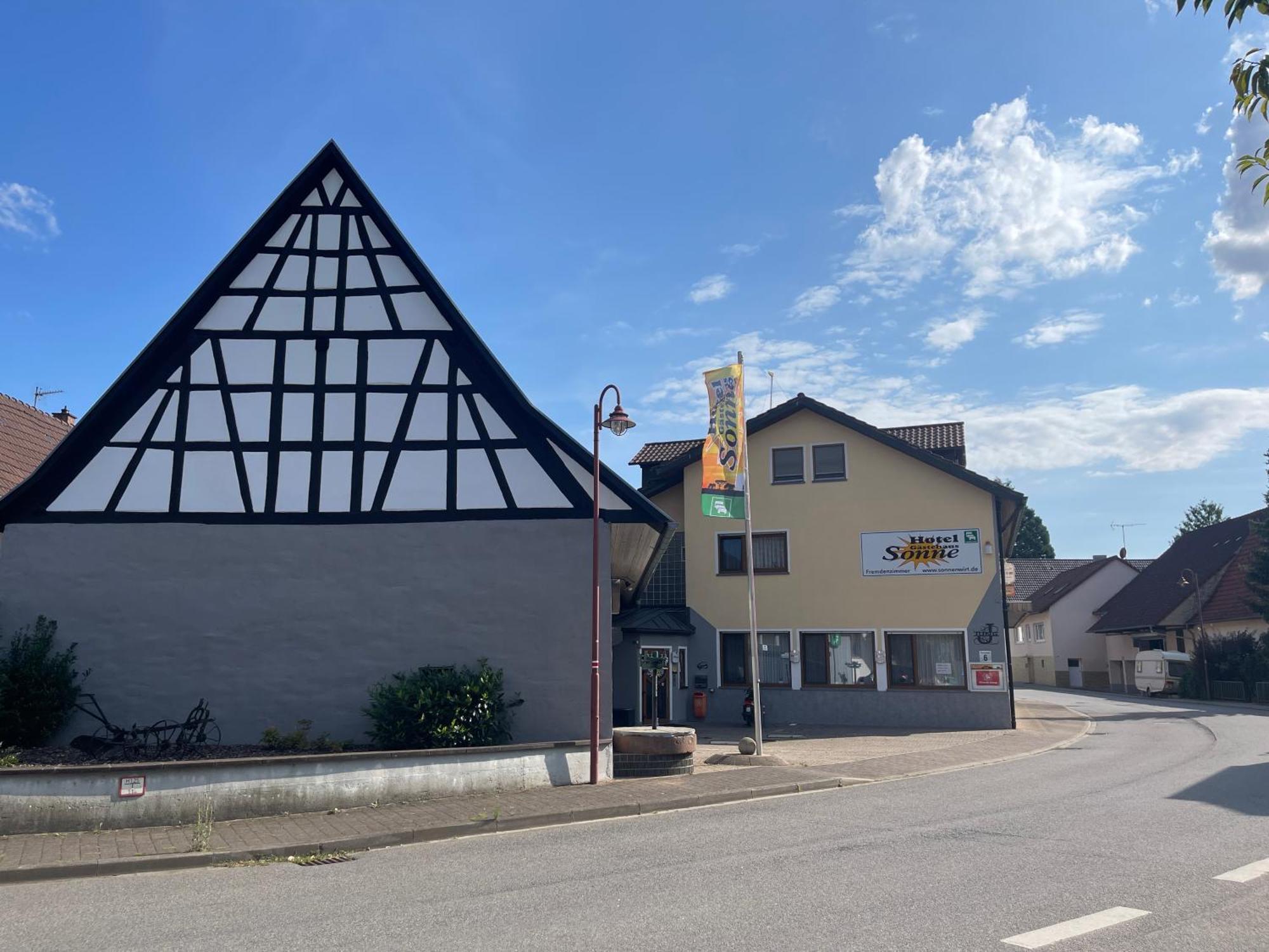 Hotel Sonne Sinsheim Extérieur photo